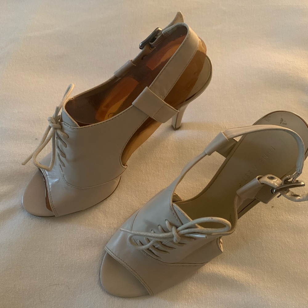 Lady shoes/ new never worn